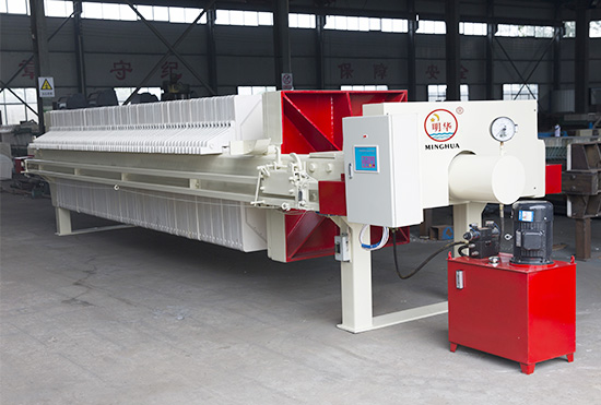 傳統(tǒng)機(jī)械壓濾機(jī)與自動(dòng)壓濾機(jī)的不同之處(圖1) 傳統(tǒng)機(jī)械壓濾機(jī)與自動(dòng)壓濾機(jī)的不同之處(圖1)